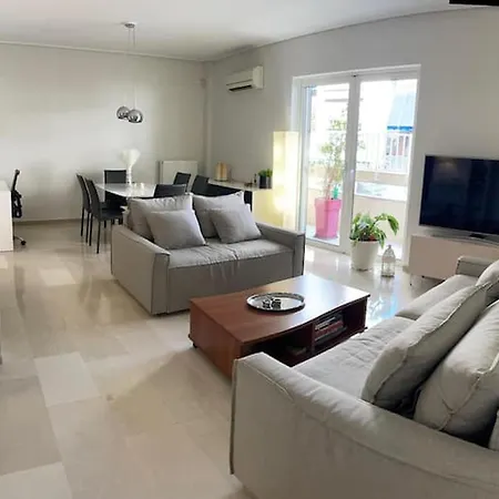 Bright & Stylish 2br With Premium Decor! Apartment